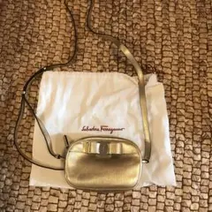 新品　フェラガモ　VARA ヴァラ ショルダーバッグ ポシェット　ゴールド