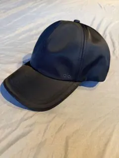 alo サテン Off-Duty キャップ/ユニセックス