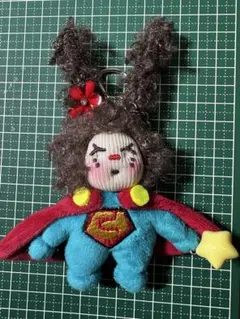 新品手作りぬいぐるみキーホルダー マスコット ドールチャームスーパーガール風