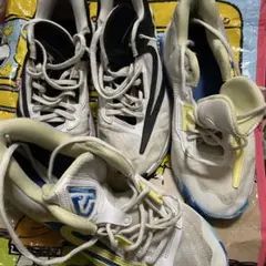 ヤニスイモータリティ　ホワイト/ブラック　ホワイト/ブルー　2足セット