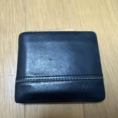 黒いレザー二つ折り財布