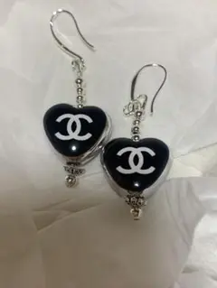 CHANEL ハート型ピアス