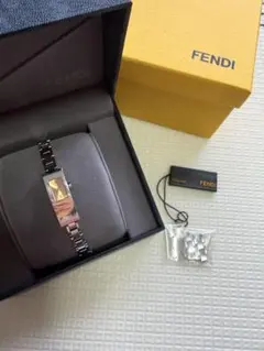 FENDI 腕時計 レディースのサムネイル