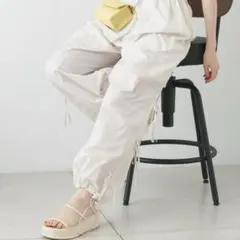 Kastane サイドリボンナイロンパンツ