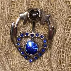 へそピアス 青のラインストーン ハートデザイン