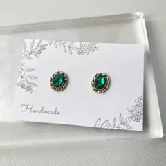 一粒ピアス アンティーク調パーツ グリーン ハンドメイド