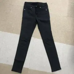 GU ブラック スキニーパンツ　黒　64