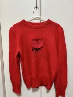 赤い花刺繍の長袖ニットセーター