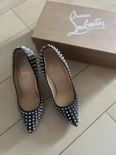 Christian Louboutin スタッズ パンプス 黒