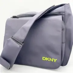 【美品】DKNY ショルダーバッグ メッセンジャーバッグ　ネオングリーン