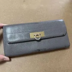 Salvatore Ferragamo ガンチーニ 長財布 グレー レザーのサムネイル