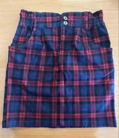 赤と青のチェック柄タイトミニスカート