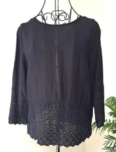 「H&M DIVIDED 黒 刺繍ブラウス 七分袖 EUR34 S相当」