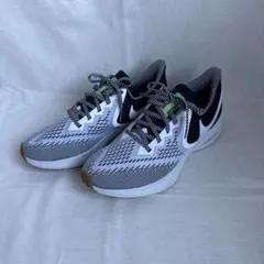 美品♪NIKEナイキ ズームウィンフロー ランニング スニーカー　27cmのサムネイル