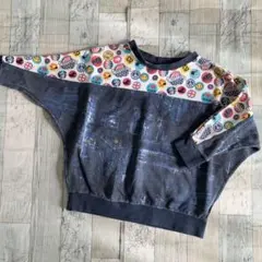 カラフルなデザインのトレーナー