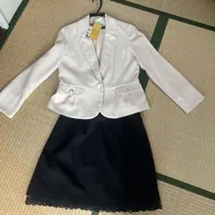 アイボリー ジャケットと黒スカート セットアップ 11号