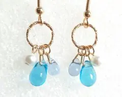 アクアマリンのチェコドロップのしゃらしゃら春ピアス