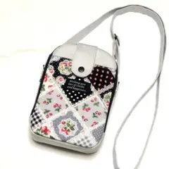 仕切りポシェット☆ライトグレー/ガーリーチェック苺柄