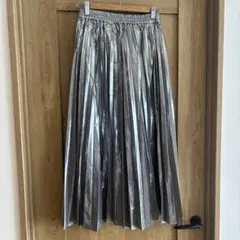 アーバンリサーチ　シルバープリーツスカート