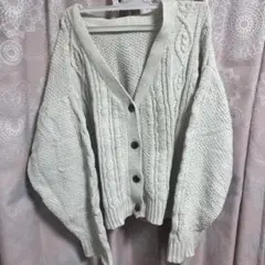 アイボリー ケーブル編み カーディガン