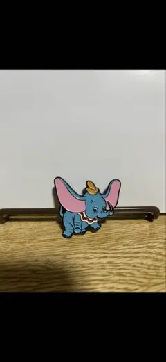 ディズニー ダンボ ピンバッジのサムネイル