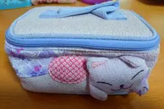 猫の刺繍付きコンパクトポーチ