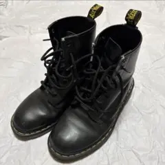 Dr. Martens ブラックブーツ 8ホールのサムネイル