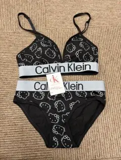 カルバンクライン　レディース上下セット 三角ブラ✖️ショーツ黒Kitty