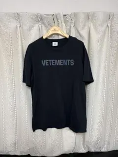 VETEMENTS ブラック Tシャツ