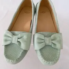 美品アグ 春色ペパーミント リボン モカシン スウェード 24.5 青