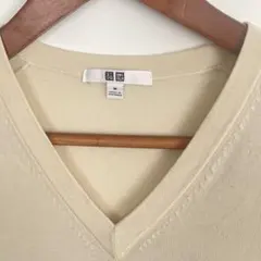 ユニクロ　エクストラファインメリノVネック長袖セーター　オフホワイト　Mサイズ