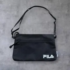 【美品✨️】 FILA刺繍ナイロンショルダーバッグ　ブラック