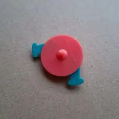 食玩　コリス　フエラムネ　おまけ　おもちゃばこ　羽のついたコマ　赤・青