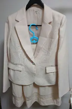 persodea クリーム色スーツ 上下セット 15号サイズです。上着のみ