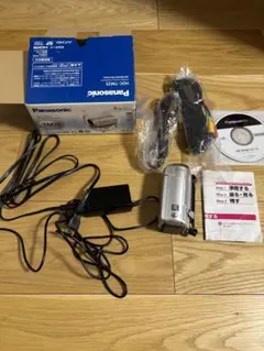 Panasonic HDC-TM25 ビデオカメラ 本体 レッド美品 - メルカリ