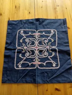アイヌ刺繍のクションカバのサムネイル