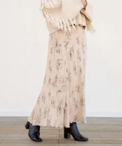 ラインフラワーロングフレアスカート　who’s who chico ベージュ
