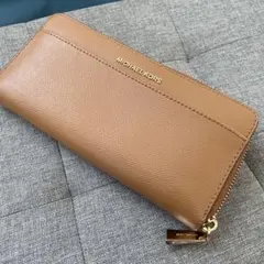 セール　マイケルコースの長財布