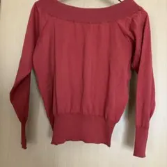 TRUSSARDI トラサルディ 茶系の赤いオフショルダー長袖ニット