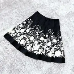 美品【S】フレアスカート 花柄 ひざ丈 ブラック 綺麗め 裏地あり オフィス
