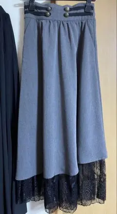 axes femmeグレー フレアスカート ボタン付き レース裾