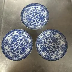 青い花柄の皿 3枚セット 約10cm高さ3センチ