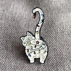 ピンバッジ　ネコ　白猫　キラキラ　ラメ　ブローチ