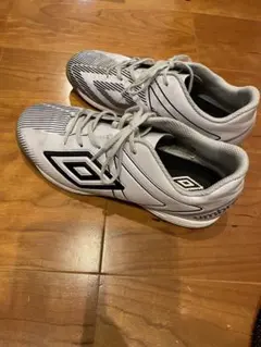 umbro フットサルシューズ ホワイト/ブラック