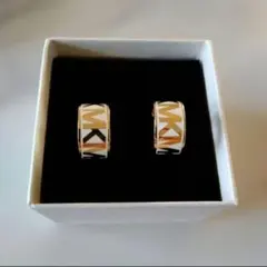 Michael Kors MKロゴ フープピアス ゴールド ホワイトのサムネイル