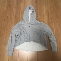 Nike グレー クロップドパーカー