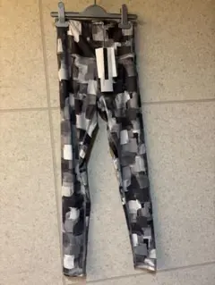 suria YOGGINGS 　グラデーションブラック　グレー　Sサイズ suria YOGGINGS グラデーションブラック グレー Sサイズ - メルカリ