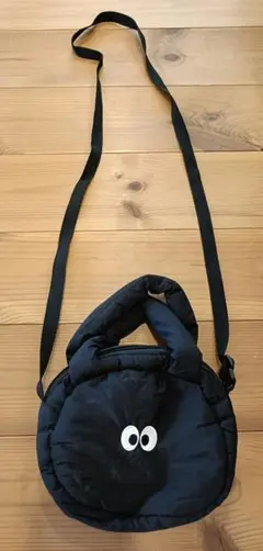 ダイソー　ギョロ目　ショルダーバッグ　ブラック