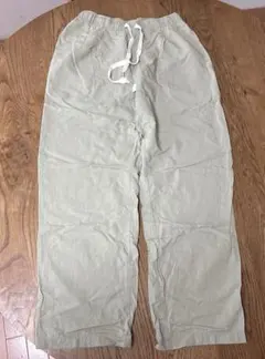 薄いグリーンのウエストゴムパンツ