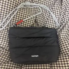 Topologieトポロジー　Besace Puffer べサス　サコッシュ　黒